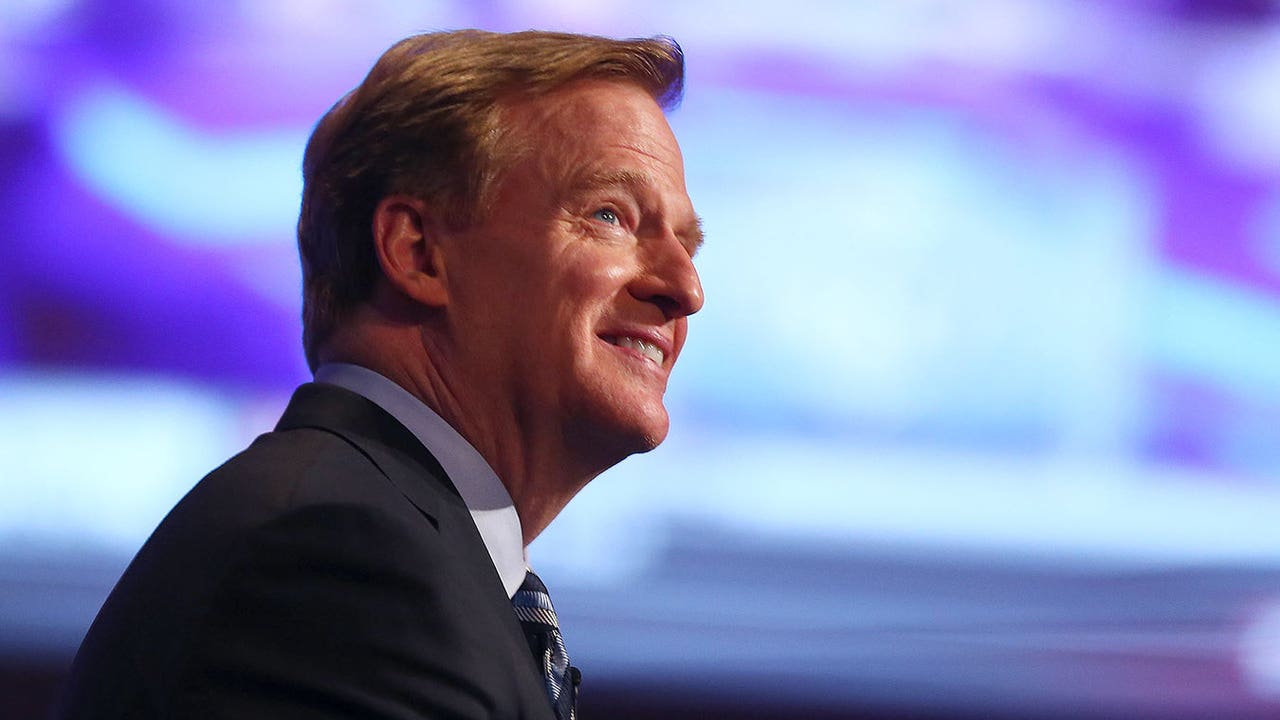 Minneapolis awarded 2018 Super Bowl, playoff expansion vote tabled